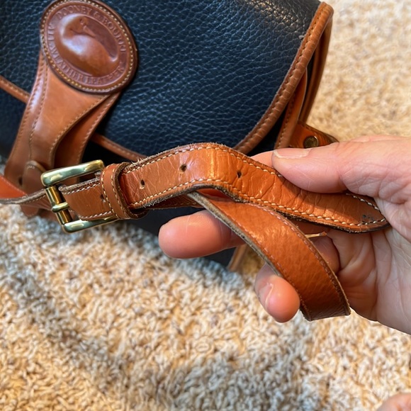 Vintage Dooney and Bourke All-Weather Leather Medium Essex Shoulder Bag - Picture 12 of 12